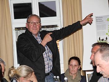 Sieben Jahre schon versucht Logistikunternehmer Christian Schad eine Lösung für die gemietete Halle zu finden, jetzt will er neu bauen.  Foto: Völk