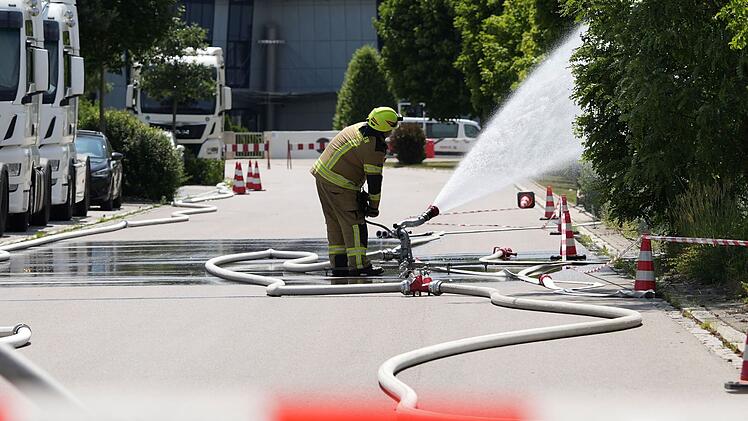 Chemieunfall in Roth löst Feuerwehr-Großeinsatz aus - Mann verletzt