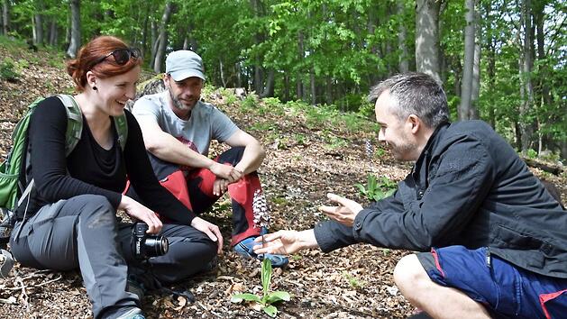 Die Naturpark-Ranger (v. l.) Anna-Lisa Haber, Jan van der Sant und Oliver Kre&szlig; laden zu Entdeckungs-Touren in der Heimat ein.  Foto: Heike Sch&uuml;lein