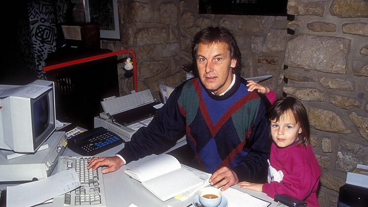 Wontorras Vater J&ouml;rg ist selbst Moderator, unter anderem in der ARD-"Sportschau". Seine Tochter trat in seine Fu&szlig;stapfen.