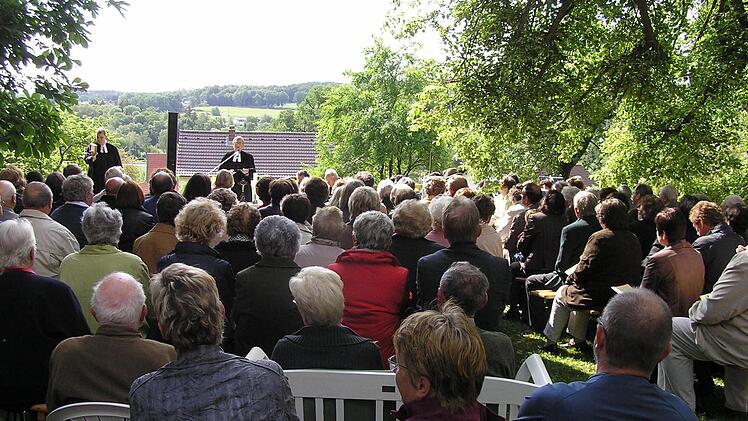 Immer wieder öffnen die Vormbrocks den Park für Großveranstaltungen wie Gottesdienste.