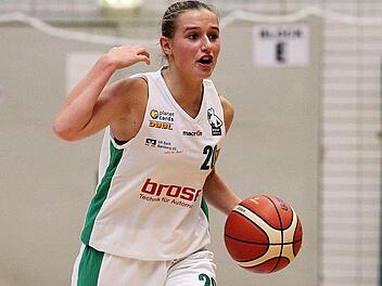 Bereits in der zur&uuml;ckliegenden Runde hatte sich Sandra Schr&uuml;fers durchschnittliche Einsatzzeit von 20 Minuten gegen&uuml;ber ihrer Zweitliga-Premiere 2014/2015 verdoppelt. Dazu avancierte sie zur drittbesten Vorlagengeberin ihrer Mannschaft. Foto: sportpress