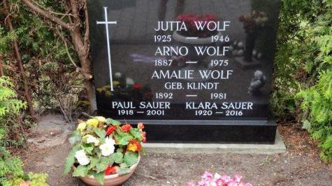 Das Familiengrab der Familien Wolf und Sauer auf dem Neustadter Friedhof Foto: Dieter Seyfarth