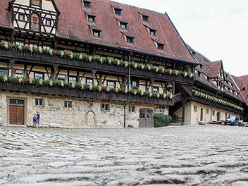 Das Tütschengereuther Pflaster in der Alten Hofhaltung soll  durch eine dezente Teilneupflasterung  ersetzt werden.  Foto: Sebastian Martin