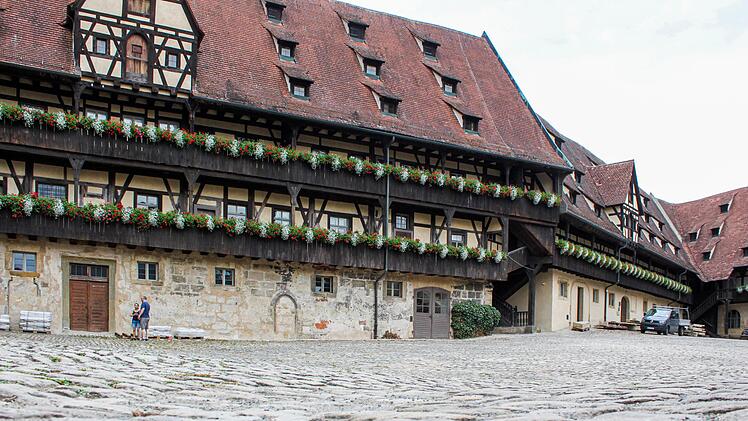 Das Tütschengereuther Pflaster in der Alten Hofhaltung soll  durch eine dezente Teilneupflasterung  ersetzt werden.  Foto: Sebastian Martin