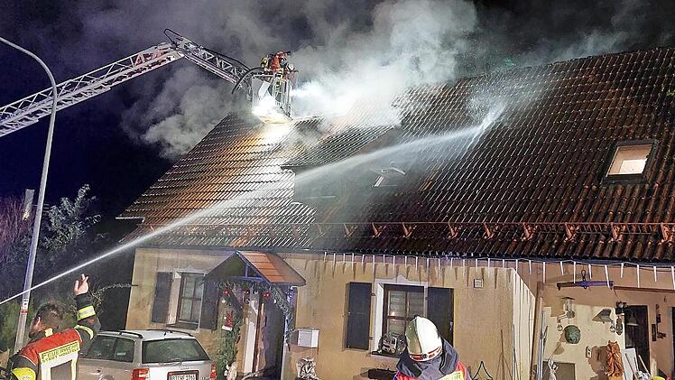 Neben der Feuerwehr Hollfeld war auch die Wehr Thurnau mit der Drehleiter im Einsatz.