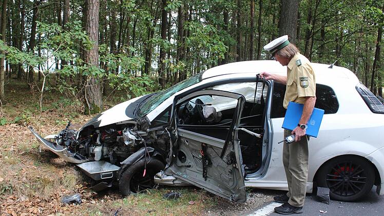 Der Fiat Punto wurde total beschädigt. Foto: Andreas Dorsch