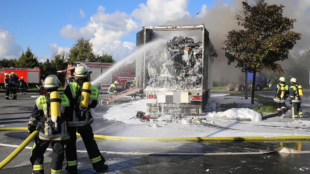 Schwabach: Lkw brannte auf A6