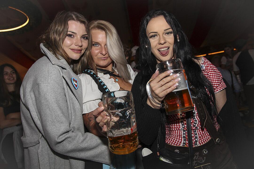 Es spielten die "Kasendorfer Musikanten" und "Die Wilderer".