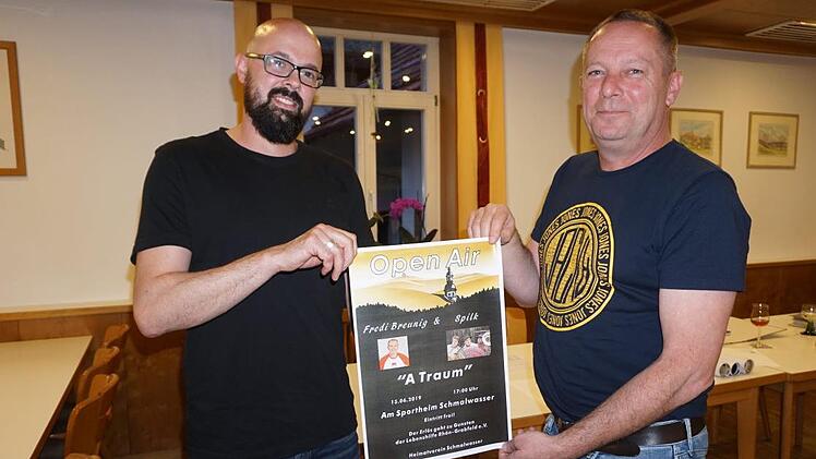 Der Heimatverein Schmalwasser plant im Juni ein Fest mit Spilk und Fredi Breunig zugunsten der Lebenshilfe Rhön-Grabfeld. Vorsitzender Steffen Zehe (rechts) und sein Stellvertreter Jochen Fuchs laden heute schon zu diesem Event ein.  Foto: Marion Eckert
