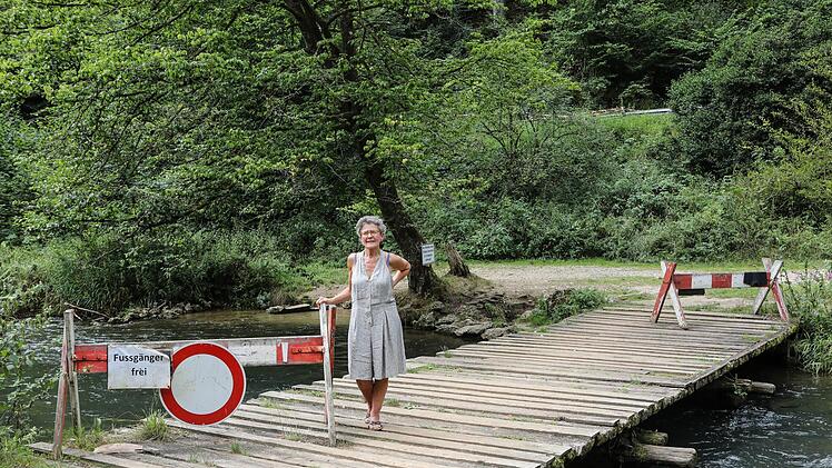 Susi Dufey berichtet, dass der Steg teilweise mit Campingtischen samt Tischdecke vollgestellt worden sei. Foto: Barbara Herbst