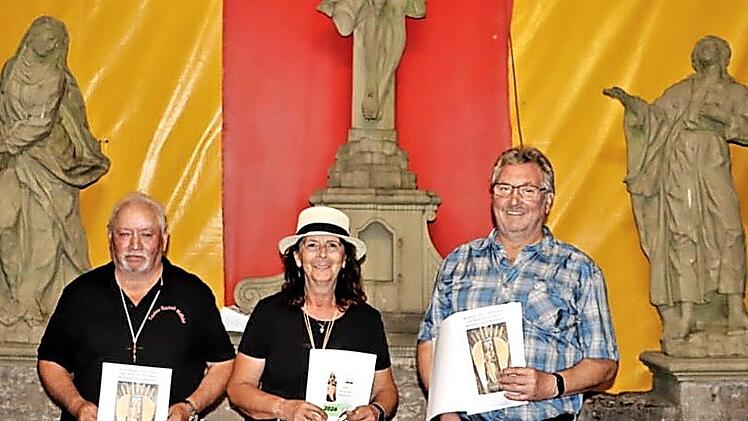 Ehrung der langjährigen Wallfahrer (von links): Erich Bayer für 50 Jahre sowie Hilde Mützel und Burkhard Lell für jeweils 25 Jahre.