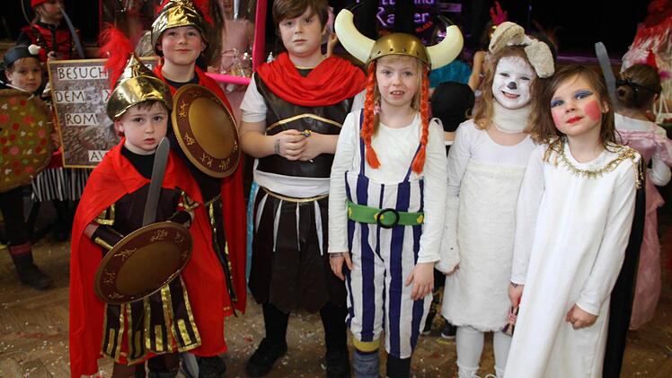 Die Gruppe "Asterix und Obelix erobern Rom" sicherte sich bei der Maskenprämierung den 1. Platz.