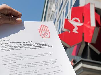 In einem "Rote-Hand-Brief" warnen zahlreiche Pharmaunternehmen vor den Antibiotika. Foto: Julian Stratenschulte/dpa