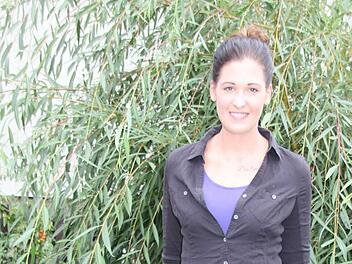 Noch vor wenigen Wochen hätte sich Nicole Herrmann so nicht gerne fotografieren lassen. Doch bereits nach der ersten Operation gegen die Krankheit Lipödem hat sie neue Lebensfreude getankt. Foto: Andreas Schmitt