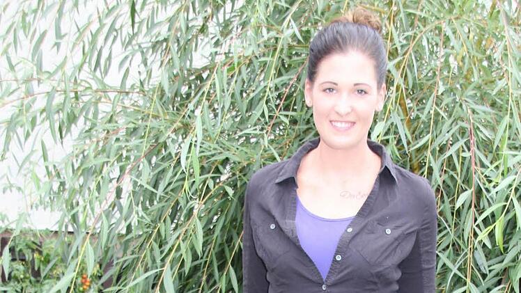 Noch vor wenigen Wochen hätte sich Nicole Herrmann so nicht gerne fotografieren lassen. Doch bereits nach der ersten Operation gegen die Krankheit Lipödem hat sie neue Lebensfreude getankt. Foto: Andreas Schmitt