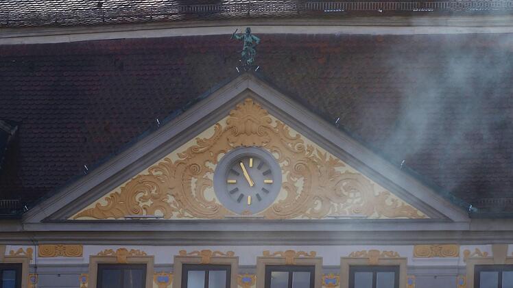 Uhr am Rathaus in CoburgFoto: Jochen Berger