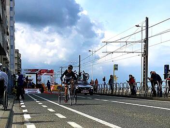 Maximilian Jäger beim Weltcup im belgischen Ostende. Der 21-jährige Bad Brückenauer fühlt sich absolut fit, an den Paralympics im Sommer in Tokio teilzunehmen. Ein paar kleine Hindernisse muss er dafür noch umkurven.  Foto: Nancy Burdach