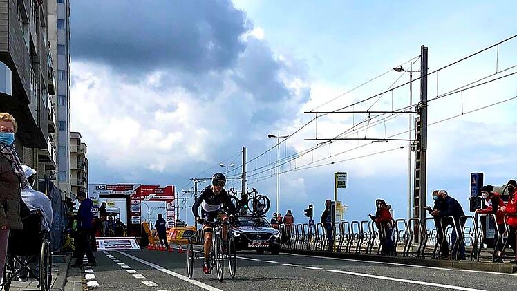 Maximilian Jäger beim Weltcup im belgischen Ostende. Der 21-jährige Bad Brückenauer fühlt sich absolut fit, an den Paralympics im Sommer in Tokio teilzunehmen. Ein paar kleine Hindernisse muss er dafür noch umkurven.  Foto: Nancy Burdach