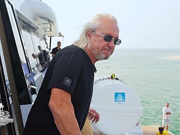 "Das ist eine Pappnase, der kann &uuml;berhaupt nicht fahren", ging Robert Geiss mit dem &Uuml;bergangskapit&auml;n der Indigo Star hart ins Gericht.