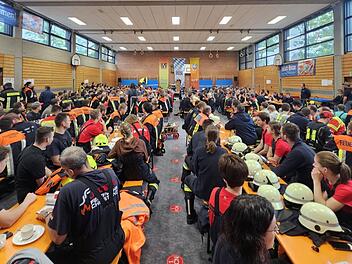 Oberfränkische Feuerwehrmannschaften nahmen an Bezirksleistungsmarsch teil
