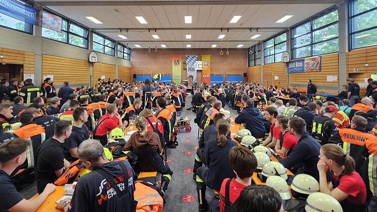 Oberfränkische Feuerwehrmannschaften nahmen an Bezirksleistungsmarsch teil
