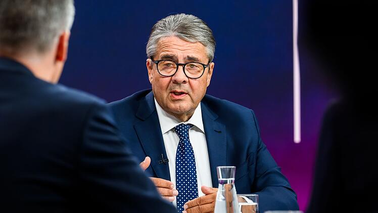 Sigmar Gabriel lie&szlig; kein gutes Wort an der Berliner SPD und warnte ausdr&uuml;cklich vor einem Regierungsb&uuml;ndnis mit Linken: "W&uuml;rde mit keiner antisemitischen Partei koalieren".