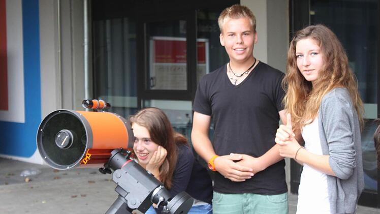 Je mehr Sonnenflecken, desto höher die Sonnenaktivität, desto höher auch die Stromproduktion mit der Solarkraft auf der Erde.