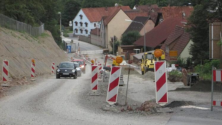 Die Bauarbeiten an der "Schrenk" an der Straße, die Verlegung des Wildbachs und die Herstellung des Fahrradwegs brachten hohe Beeinträchtigungen im verflossenen Jahr mit sich. Foto: Winfried Ehling