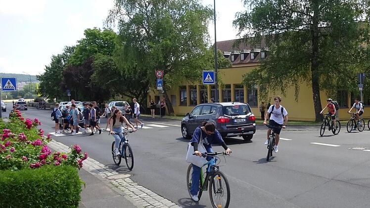 Der Schülerverkehr an der Einmündung der Von-der-Tann-Straße in die Kissinger Straße in Hammelburg ist einer der neuralgischen Punkte, für die das Planungsbüro Wegner eine Lösung finden will.