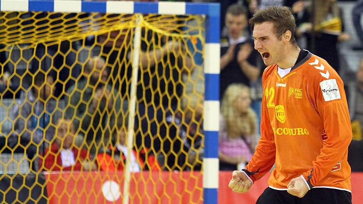 Der Held des Abends: Oliver Krechel. Der erst kürzlich verpflichtete Junioren-Weltmeister vernagelte an seinem Geburtstag den HSC-Kasten und  wurde dafür frenetisch gefeiert. Fotos: Timo Geldner und Uwe Gick