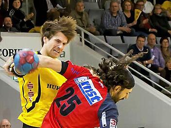 Bei der HSG in Konstanz wird ein kräftiger Wind den HSC-Spielern entgegenblasen, doch der Jahresauftakt soll für die Coburger positiv verlaufen. - Im Bild eine Szene aus dem Heimspiel gegen Zweibrücken/Saarpfalz. Foto: Albert Höchstädter
