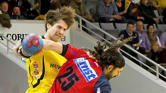 Bei der HSG in Konstanz wird ein kräftiger Wind den HSC-Spielern entgegenblasen, doch der Jahresauftakt soll für die Coburger positiv verlaufen. - Im Bild eine Szene aus dem Heimspiel gegen Zweibrücken/Saarpfalz. Foto: Albert Höchstädter