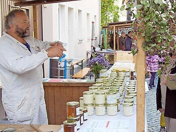 Honig und andere landwirtschaftliche Produkte fanden in der Bärengasse ihre Käufer.  Fotos: Andreas Welz