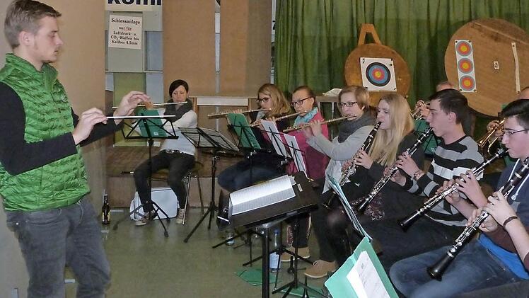 Die Proben für das Weihnachtskonzert laufen gegenwärtig auf Hochtouren. Fotos: Werner Reißaus