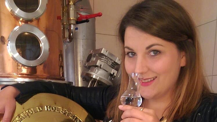 Ein Schwerpunkt der Ausbildung war das Erschmecken und Riechen von Aromen im Destillat. Foto: privat