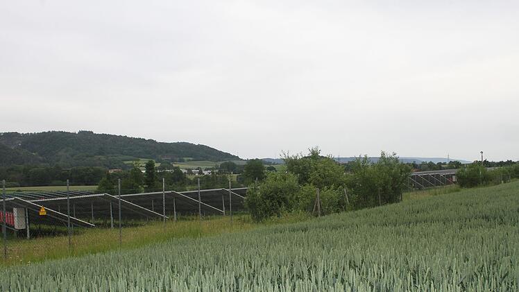 Bei einem Ortstermin zeichnete sich ab, dass wohl am ehesten der Hummenbühl, wo die PV-Anlage bereits steht, befürwortet werden wird.Foto: Sonny Adam