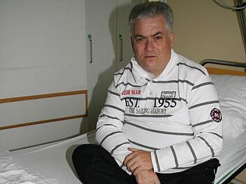 Egal, ob Thomas Ströber zu Hause ist oder im Krankenhaus, jeden Montag, Mittwoch und Freitag muss er an die Dialyse - so lange bis er eine neue Niere bekommt. Einmal wurde seine Niere bereits erfolgreich transplantiert.  Foto:  Sonja Adam