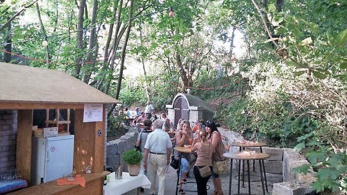 Romantisch und beliebt - das Lonnerstadter Kellerfest  Foto: Sonja Werner