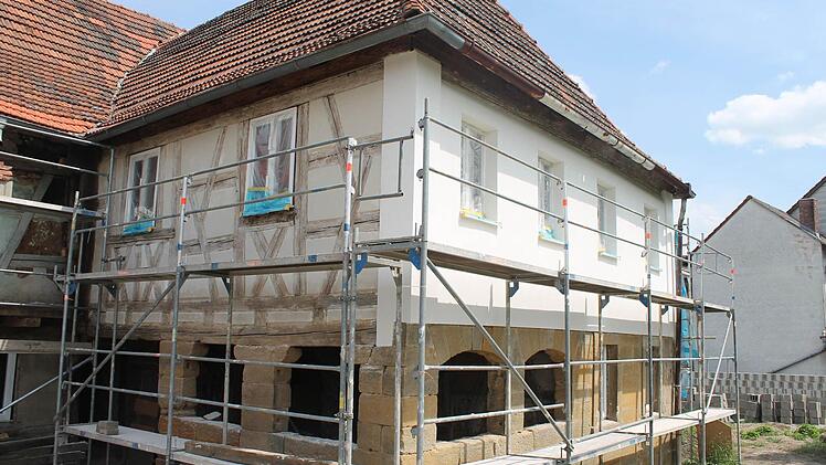 Der hintere Teil des Hauses während der Außenrenovierung. Foto: Harald Riemer