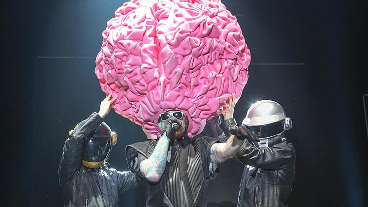 Viel Hirn auf der B&uuml;hne zieht zumindest die Blicke auf sich.