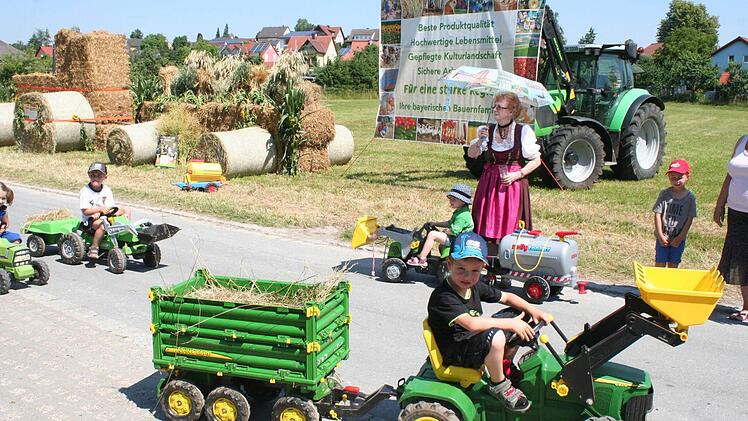 Noch vier Vollerwerbs- und sechs Nebenerwerbslandwirte gibt es in Steppach: Auch sie präsentierten sich  Foto: Evi Seeger