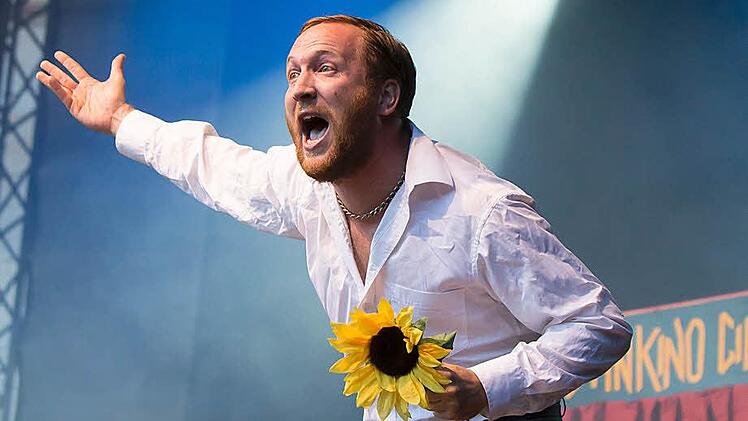 Gankino Circus beim Auftritt im Tambacher Schlosshof.Foto: Albert Höchstädter