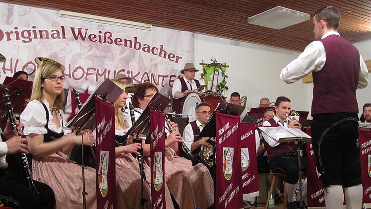 Konzert zum 25-jährigen Bestehen der Original Weißenbacher Schloßhofmusikanten . Foto: Sebastian Vogt