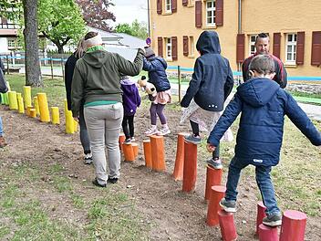 Der Mainleuser Spielplatz für Kinderrechte ist eines der Projekte, die mit Unterstützung von „Demokratie leben“ umgesetzt wurden. Diese Initiative soll trotz Kürzungen der Bundesmittel in Kulmbach fortgeführt werden.