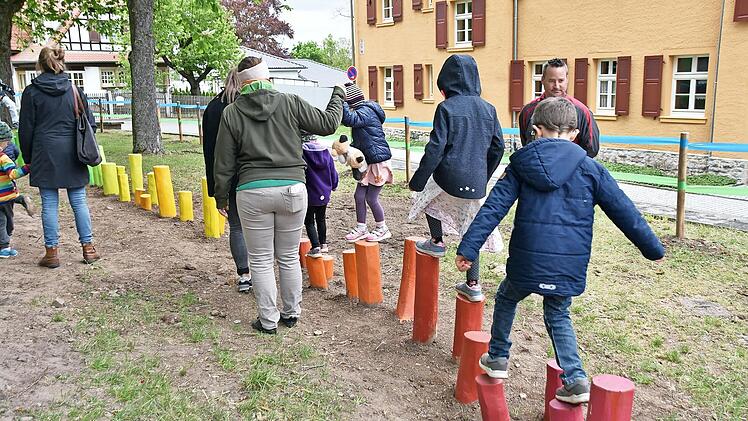 Der Mainleuser Spielplatz für Kinderrechte ist eines der Projekte, die mit Unterstützung von „Demokratie leben“ umgesetzt wurden. Diese Initiative soll trotz Kürzungen der Bundesmittel in Kulmbach fortgeführt werden.