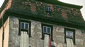 In den 1970er Jahren wurden die Feuerwehrschläuche zum Trocknen einfach aus den Fenstern des Stadttores gehängt.