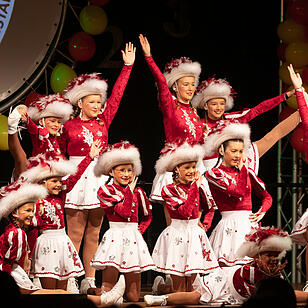 Viele Tanzgruppen, lustige Büttenreden und ein furioses Finale!