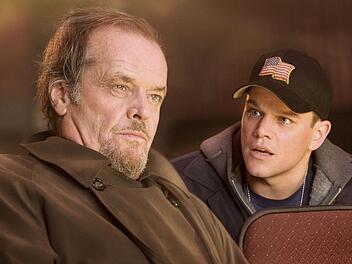 Frank Costello (Jack Nicholson, links) schleust Colin Sullivan (Matt Damon) bei der State Police ein, um an wichtige Informationen zu gelangen.