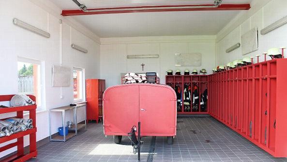 So sieht das Feuerwehrhaus innen aus.